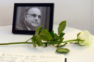 Медведев выступит на церемонии прощания с экс-канцлером ФРГ Колем