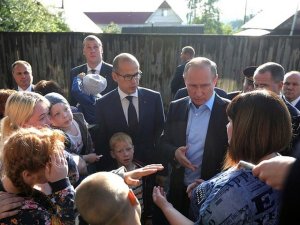 Путин до сих пор в ручном режиме разбирается с жалобами с прямой линии: в Ижевске начали расселять жилые бараки