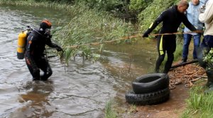 Водолазы помогли активистам ОНФ очистить пруд в Кирове