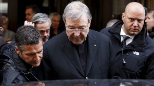 Казначей Ватикана ответит на сексуальные обвинения