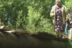 Рязанские школьники отремонтировали мост вместо чиновников