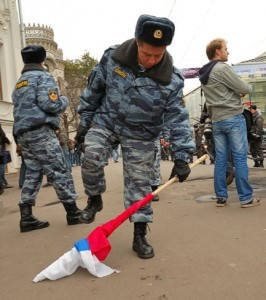 [Хроники террора]  В центре Москвы задержали девушек с пустыми листами бумаги