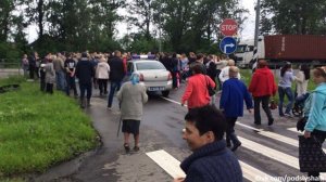 Жители Клина перегородили Ленинградское шоссе из-за отключения горячей воды