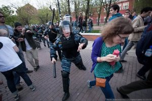 Может быть вы простите этого молодого хорошего парня?