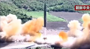 Телевидение КНДР показало видео запуска межконтинентальной ракеты