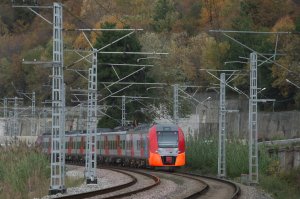 Поезд с 465 пассажирами сошёл с рельсов под Санкт-Петербургом