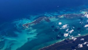 Появившийся из-под воды в США остров стал туристическим хитом