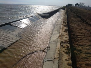 Причиной ЧП на кубанской дамбе стало хищение 110 млн рублей при ее реконструкции