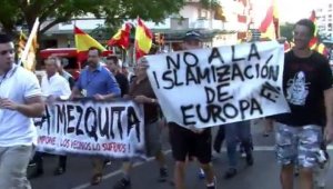 Жители Барселоны протестуют против мигрантов