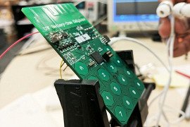 Ученые показали первый мобильный телефон без аккумулятора