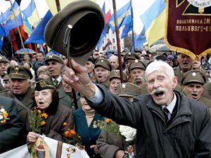 Откуда берутся, как и кому служат - галичанские "патриоты"
