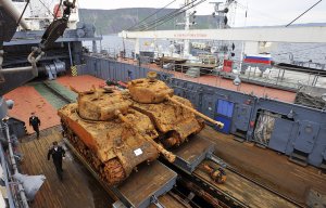 Водолазы Северного флота подняли со дна Баренцева моря два американских танка "Шерман"