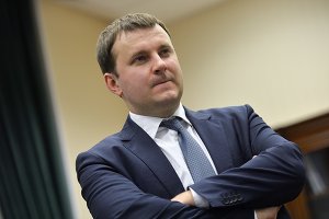 Орешкин призвал российские компании кредитоваться в рублях