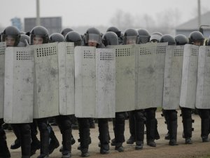 Российские власти упрощают технику общения с подданными. Заставить или запугать — вот и все методы воздействия.
