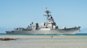 "Мы верим в мир, который поддерживается на сильной власти......" (В США ввели в строй новейший ракетный эсминец "Джон Финн")