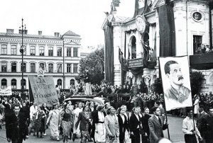 Лечебник истории. 21 июля 1940 года: как это было...  Кто–то воздержался? Нет...