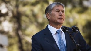 Киргизии угрожали ракетными ударами из-за военной базы США, заявил Атамбаев