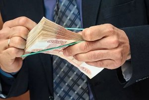 Адвокат подал в суд на Минтруд из-за колоссальных депутатских пенсий