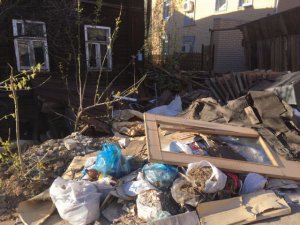 В Кирове расселенные дома превращаются в свалки