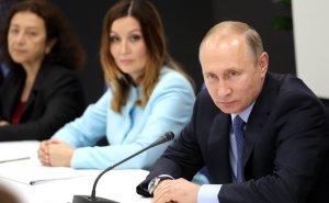 Путин встретился с представителями социально ориентированных, благотворительных организаций и волонтёрского движения