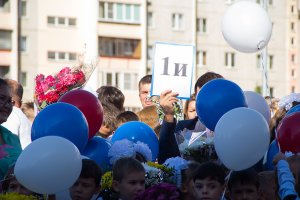 «Школы обнаглели»: за приём в первый класс в Челябинске просят от 10 до 100 тысяч рублей