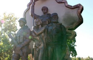 В центре Луганска взорвали памятник защитникам ЛНР