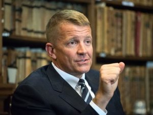 Трамп Белый дом разрабатывает беспрецедентный план о передаче частным компаниям большей части войны в Афганистане