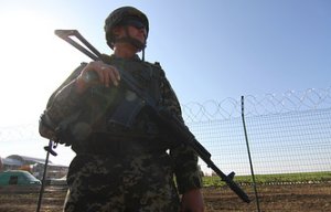 На Украине задержали семь человек, подозреваемых в растрате средств проекта "Стена"