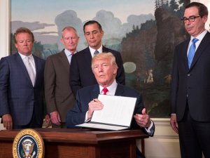 Трамп запустил торговое расследование против Китая из-за нарушения прав на интеллектуальную собственность