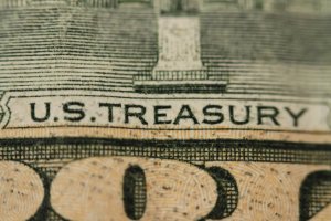 Россия в июне сократила вложения в казначейские облигации США