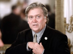 Советник Трампа рассказал о каждодневной "битве" в Белом доме и намерении создать коалицию "ястребов" в администрации