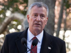 Мэр Нью-Йорка после событий в Шарлотсвилле объявил чистку города от "символов ненависти", решив начать с Бродвея