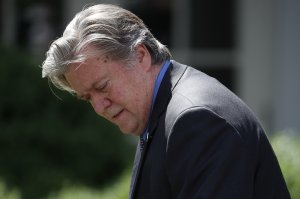 Бэннон покинул должность советника Трампа, сообщили СМИ