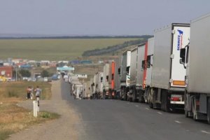 Водители фур заблокировали дорогу на границе России и Казахстана