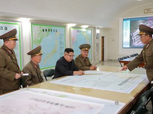 Северная Корея выпустила ВИДЕО с ударом по Гуаму и предложила США "подумать дважды"
