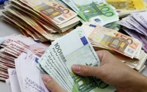 Сотрудница испанского банка «увела» со счета россиянина более миллиона евро
