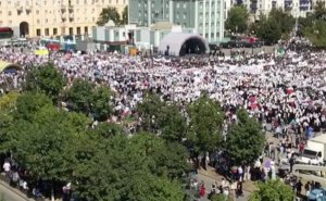 В Грозном тысячи людей вышли на митинг в поддержку мусульман Мьянмы