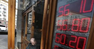 Над рублем сгущаются тучи