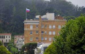 "..... ведут себя как оккупанты...." (Комментарий официального представителя МИД России М.В. Захаровой о захвате властями США российских дипломатических объектов )