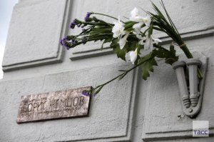 Мемориальная доска Немцову в Москве будет демонтирована (По информации Москомнаследия, табличка установлена без согласования)