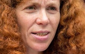 Журналистка Юлия Латынина покинула Россию после поджога машины