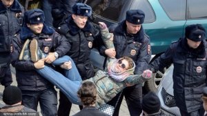 Полиция боится бить и не умеет стрелять. Полиция боится применять оружие и спецсредства под страхом наказания