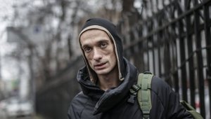 "Не работаем и не платим": художник Павленский рассказал о жизни во Франции