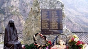В России вспоминают жертв трагедии в Кармадонском ущелье