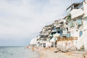 В Крыму российские захваты земли подпитывают возмущение "чужаками-саквояжниками"