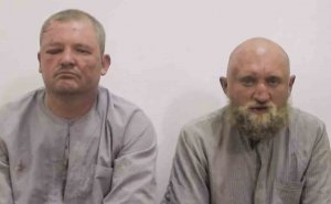 ИГ показала видео с двумя захваченными в Сирии «российскими солдатами»