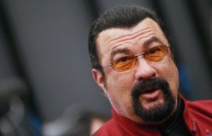 Вызов на бой Стивену Сигалу сделал известный боксер и экс чемпион мира