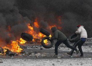 «Вы не понимаете, что вы делаете! Скоро здесь будет оружие.» Ситуация в Каталонии остаётся напряженной.