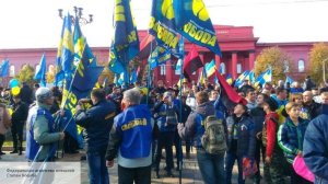 Конотоп взят в заложники! Война в городе набирает обороты, националисты в страхе - в Сумы зовут "зеленых человечков"