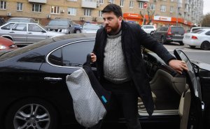 Освобожденного из-под ареста главу штаба Навального опять задержали